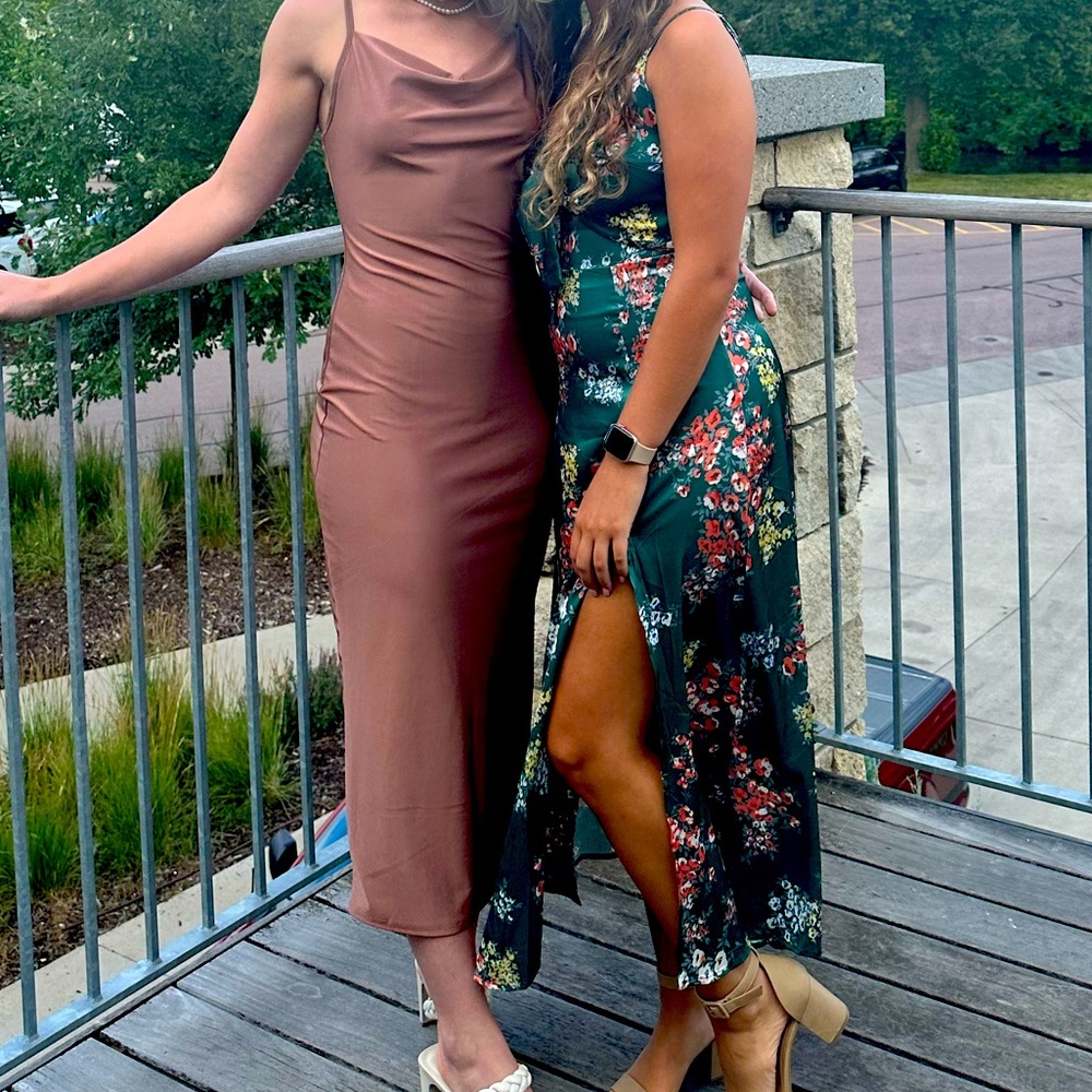 Silk Midi Dress Size Large but is stretchy and can fit small or bigger!!